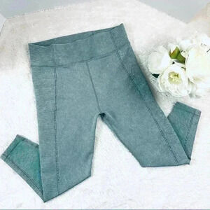 Unbranded Thick Warm Green Ribbed Compression Highrise Athletic 3/4 Legging